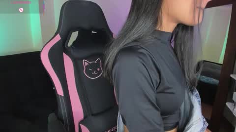 Snapshot of xemily_hardy chatting on 10.29.25 Kanae. online show from 10.29.25