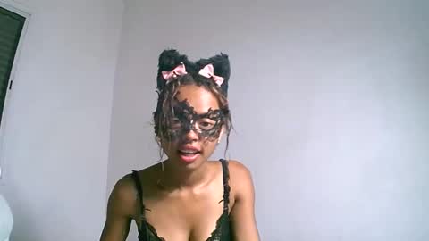 Snapshot of xenhuu chatting on 12.17.25 xenhuu online show from 12.17.25