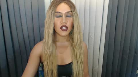 GWEN THOMPSON .......   online show from 12.09.24