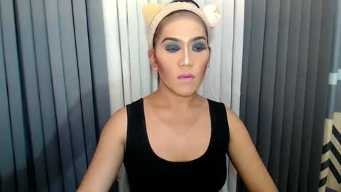 GWEN THOMPSON .......   online show from 02.02.25