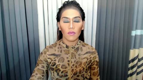 GWEN THOMPSON .......   online show from 02.15.25