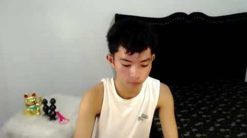 Snapshot of xian_smith12 chatting on 11.23.25 Xian smith online show from 11.23.25