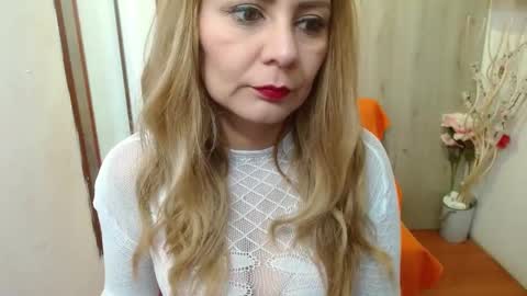 Snapshot of ximena_grant chatting on 09.20.25 Ximena online show from 09.20.25
