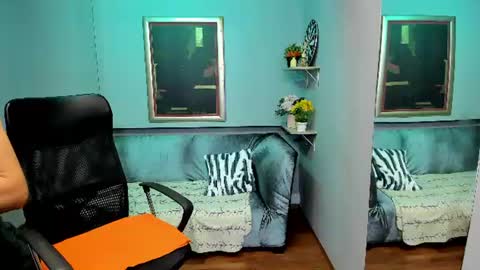 Snapshot of ximena_grant chatting on 07.28.26 Ximena online show from 07.28.26
