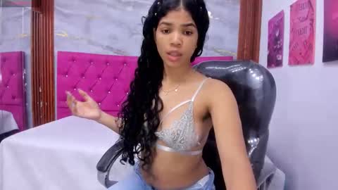 Ximena Ruiz  online show from 06.04.26