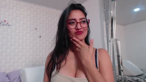 Snapshot of ximenaa_suarez chatting on 01.10.25 ximena suarez online show from 01.10.25