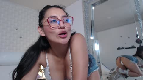 Snapshot of ximenaa_suarez chatting on 02.06.25 ximena suarez online show from 02.06.25