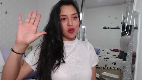 Snapshot of ximenaa_suarez chatting on 02.18.25 ximena suarez online show from 02.18.25