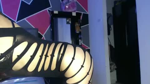 Snapshot of ximenaa_suarez chatting on 09.22.25 ximena suarez online show from 09.22.25