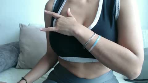 Snapshot of ximenaa_suarez chatting on 09.25.25 ximena suarez online show from 09.25.25