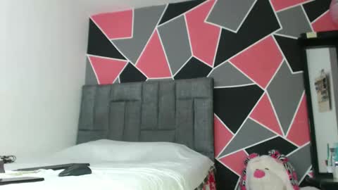 Snapshot of ximenaa_suarez chatting on 11.11.25 ximena suarez online show from 11.11.25