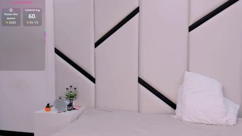 Snapshot of ximenacosta chatting on 10.26.25 ximenacosta online show from 10.26.25