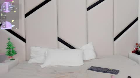 Snapshot of ximenacosta chatting on 12.15.25 ximenacosta online show from 12.15.25