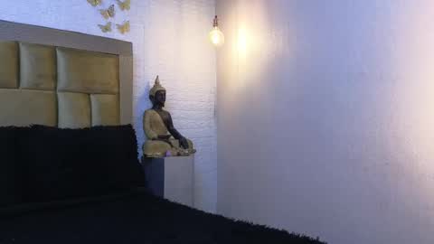 Snapshot of ximenawilliamss chatting on 10.25.25 ximena online show from 10.25.25