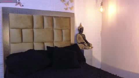 Snapshot of ximenawilliamss chatting on 12.15.25 ximena online show from 12.15.25