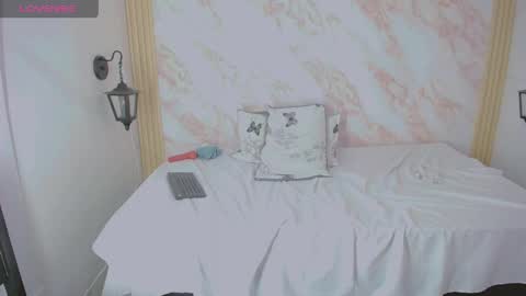 XiomyFox online show from 04.22.26