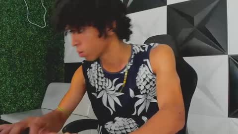 Snapshot of xion_ez chatting on 09.13.25 xion_ez online show from 09.13.25