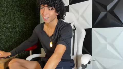 Snapshot of xion_ez chatting on 12.05.25 xion_ez online show from 12.05.25