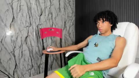 Snapshot of xion_ez chatting on 12.14.25 xion_ez online show from 12.14.25