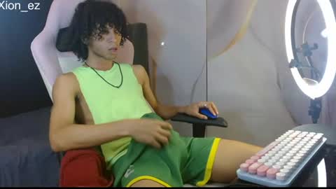 Snapshot of xion_ez chatting on 07.27.26 xion_ez online show from 07.27.26
