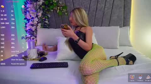 Snapshot of xkassandraxx chatting on 11.13.25 Kassandra online show from 11.13.25