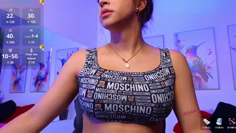 Snapshot of xkim_starx chatting on 01.21.25 welcome friends online show from 01.21.25