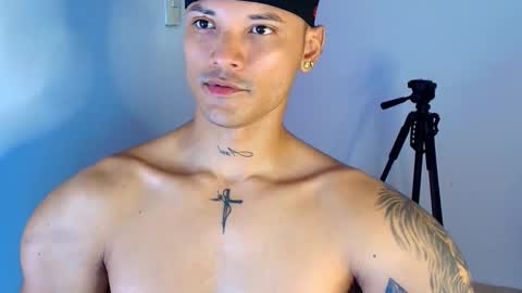 Snapshot of xlatin21 chatting on 10.09.25 xlatin21 online show from 10.09.25