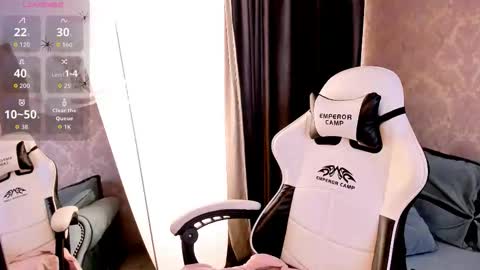 Snapshot of xlindamilfxx chatting on 10.31.25 Linda online show from 10.31.25