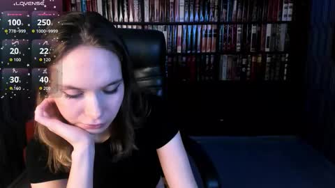 Snapshot of xlindamilfxx chatting on 11.30.25 Linda online show from 11.30.25