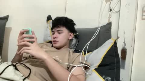 Snapshot of xluminous chatting on 12.03.25 MIKAEL online show from 12.03.25