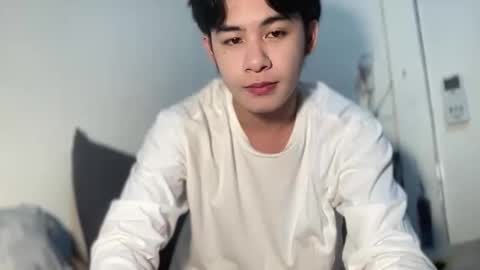 Snapshot of xluminous chatting on 02.14.26 MIKAEL online show from 02.14.26