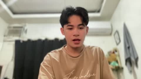 Snapshot of xluminous chatting on 03.13.26 MIKAEL online show from 03.13.26