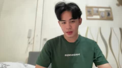 Snapshot of xluminous chatting on 04.04.26 MIKAEL online show from 04.04.26