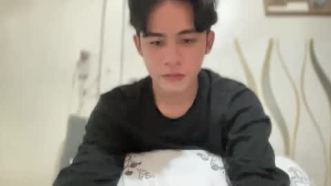 Snapshot of xluminous chatting on 04.05.26 MIKAEL online show from 04.05.26