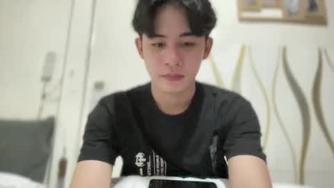 Snapshot of xluminous chatting on 04.06.26 MIKAEL online show from 04.06.26