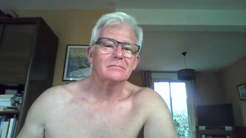 Snapshot of xmaeg3 chatting on 10.08.25 xmaeg3 online show from 10.08.25