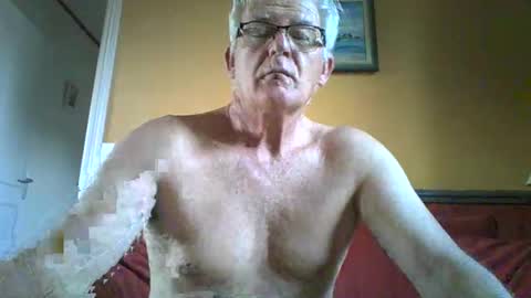 Snapshot of xmaeg3 chatting on 11.03.25 xmaeg3 online show from 11.03.25