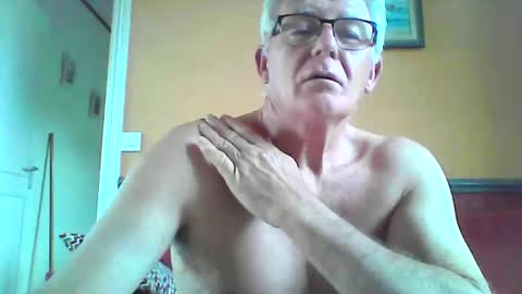 Snapshot of xmaeg3 chatting on 11.06.25 xmaeg3 online show from 11.06.25