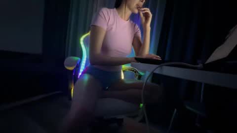 Snapshot of xmollylovex chatting on 05.19.26 XMollyLoveX online show from 05.19.26