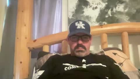 Snapshot of xmountainx chatting on 10.03.25 Mountain online show from 10.03.25