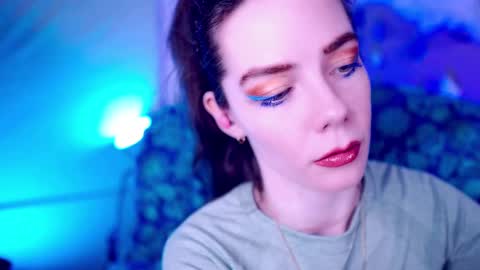 Bella Bondai online show from 09.15.25