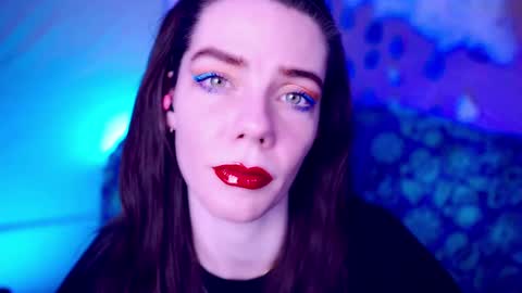 Bella Bondai online show from 09.18.25