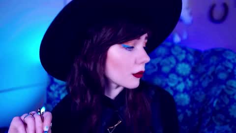 Bella Bondai online show from 10.27.25