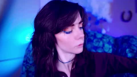 Bella Bondai online show from 12.23.25