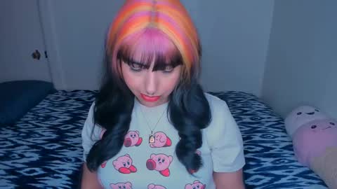 Snapshot of xocurvyrae chatting on 12.04.24 Rae online show from 12.04.24