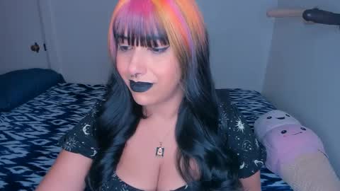 Snapshot of xocurvyrae chatting on 12.06.24 Rae online show from 12.06.24