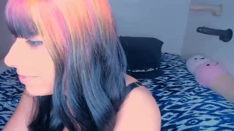 Snapshot of xocurvyrae chatting on 12.20.24 Rae online show from 12.20.24