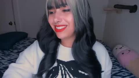 Snapshot of xocurvyrae chatting on 01.27.25 Rae online show from 01.27.25