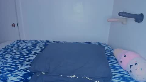 Snapshot of xocurvyrae chatting on 02.08.25 Rae online show from 02.08.25