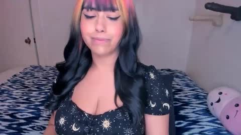 Snapshot of xocurvyrae chatting on 02.24.25 Rae online show from 02.24.25